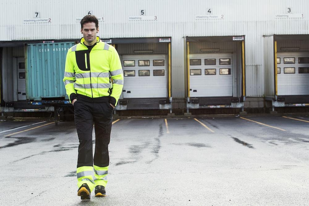 Projob Herren Arbeitssicherheits Jacke aus Polarfleece mit Softshell Elementen und ISO 20471 KLASSE 3/2 Zertifizierung - wirbe-welt.shop