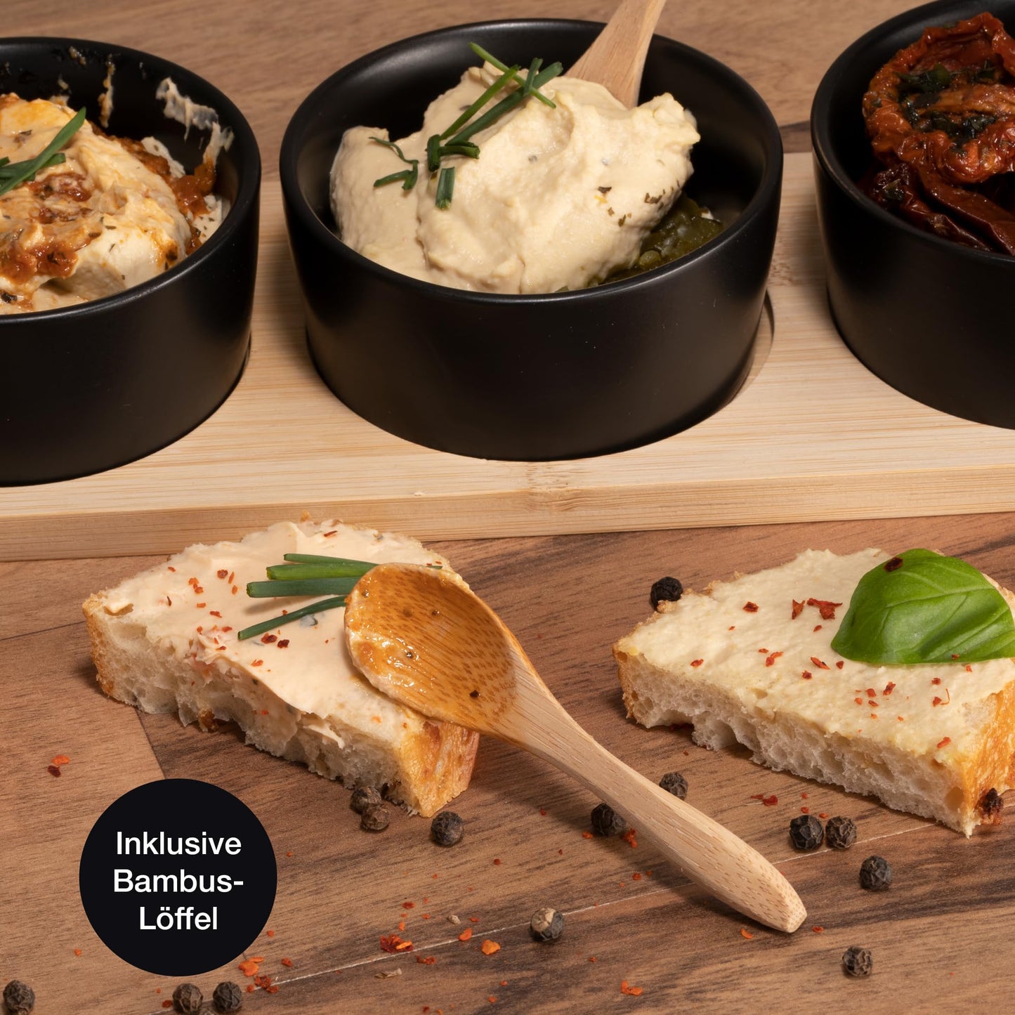 Moritz & Moritz 4x Schwarze Dipschalen Set mit Brett Holz - Dip Schälchen für Snacks - Snack Schalen Set Keramik - Dip Schalen Set - Kleine Schüsseln als Saucenschälchen, Snackschalen, Dessertschalen