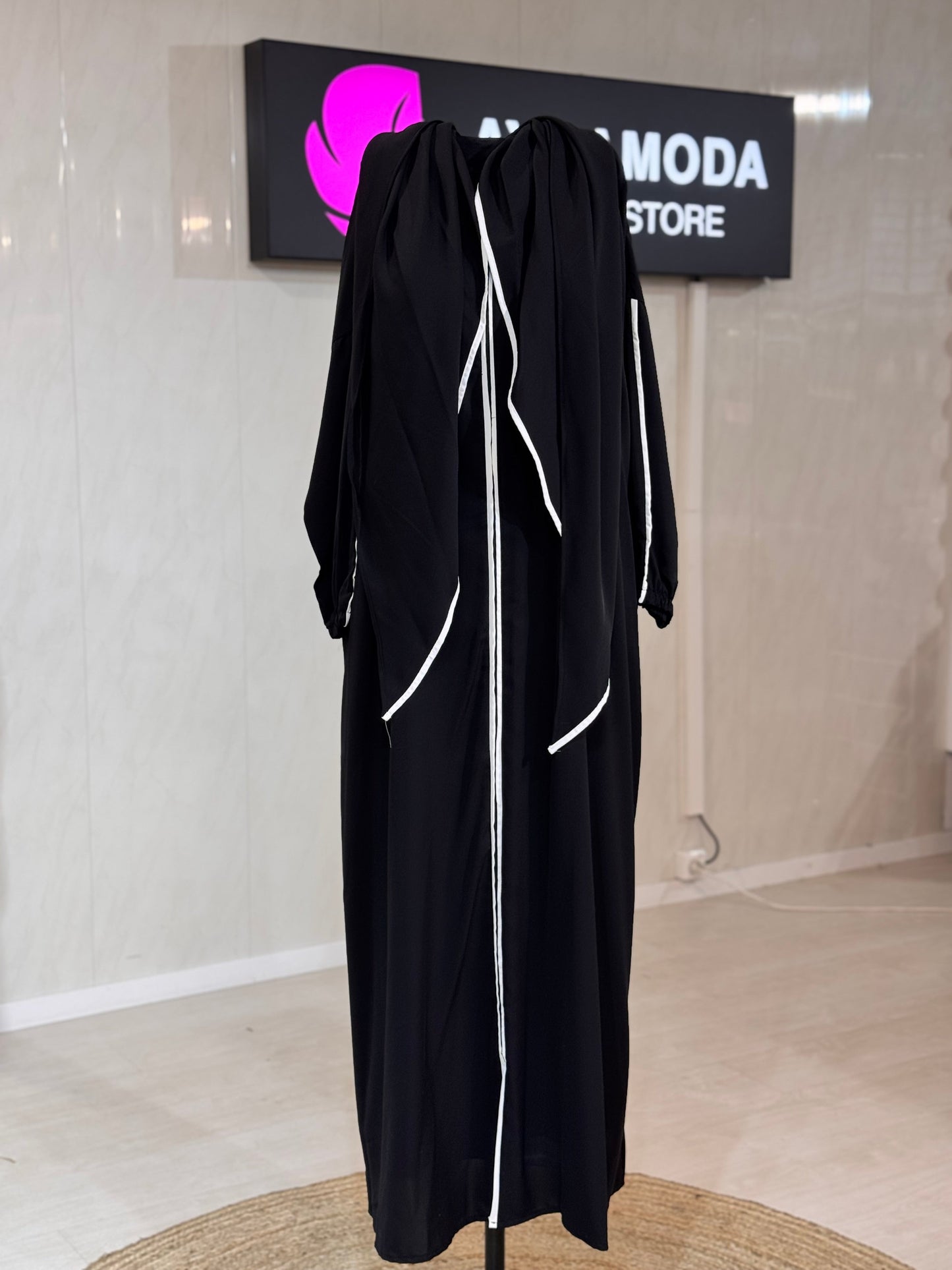 Abaya mit Kopftuch