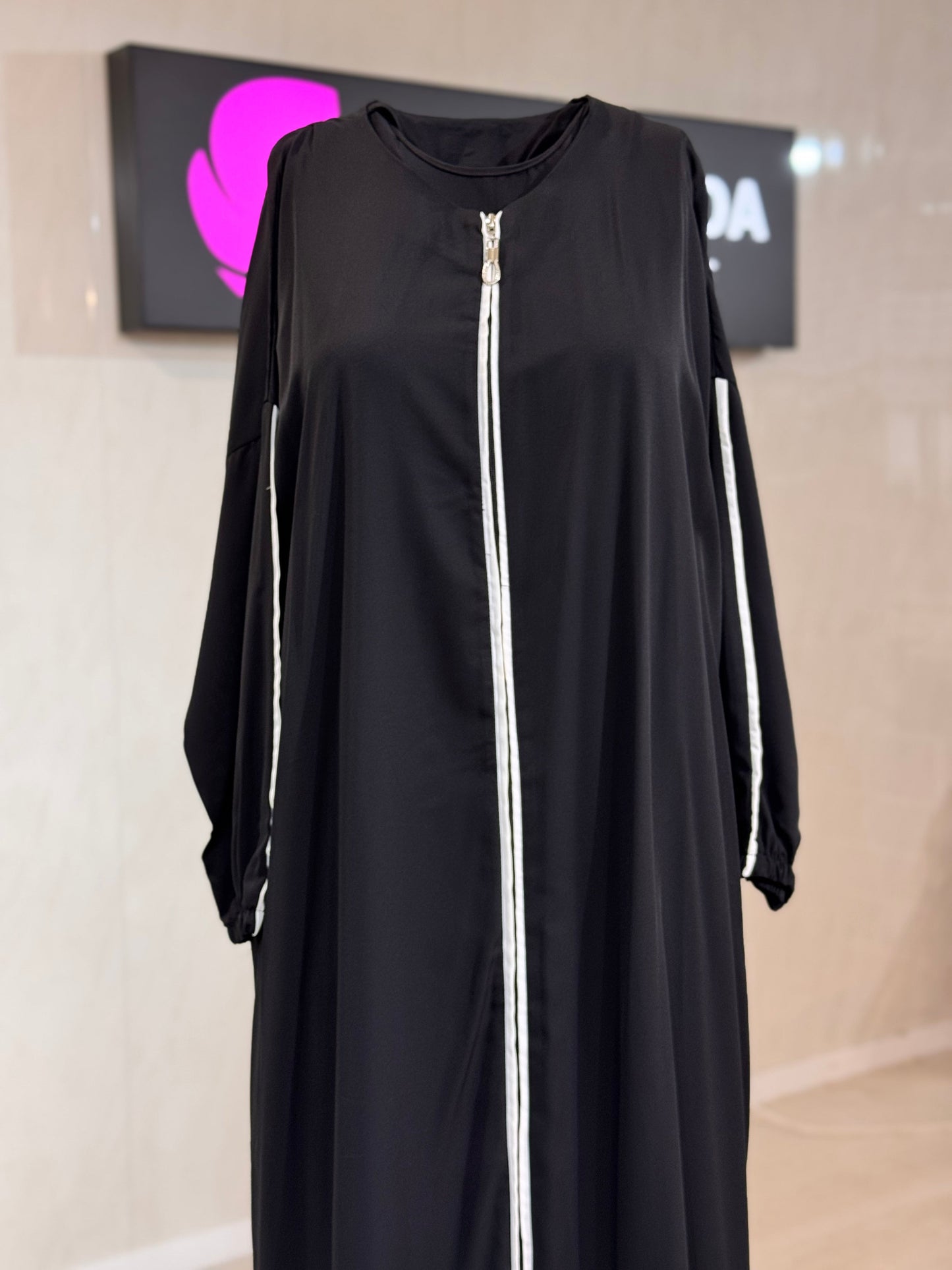 Abaya mit Kopftuch