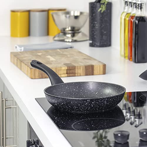 Blackmoor Bratpfanne | 24cm Schwarz | Antihaft und Kratzfest | Cool-Touch-Griffe | Geeignet für Induktions, Elektro und Gasherde