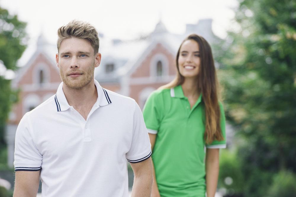 Clique Unisex Polo-Shirt 'Amarillo' mit modischen Kontraststreifen - wirbe-welt.shop