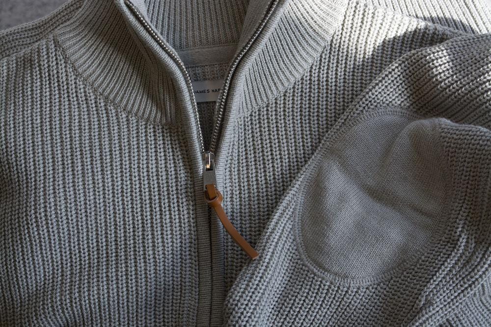 Strickjacke mit durchgehendem Metallreissverschluss - wirbe-welt.shop