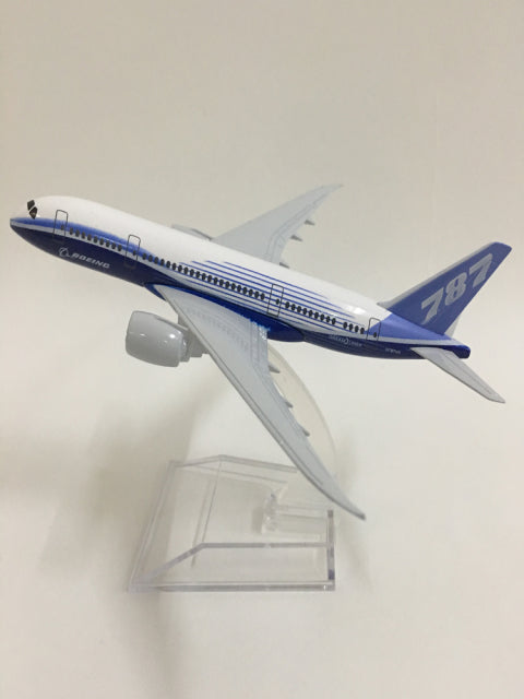 Traum für alle Flugzeug Fans - Originalgetreue Flugzeug Modelle