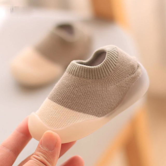Babysocken mit Gummisohle - Socken für Kleinkinder