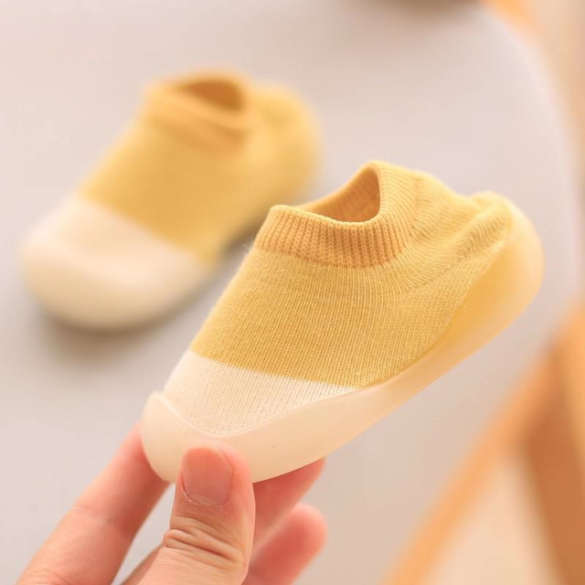 Babysocken mit Gummisohle - Socken für Kleinkinder